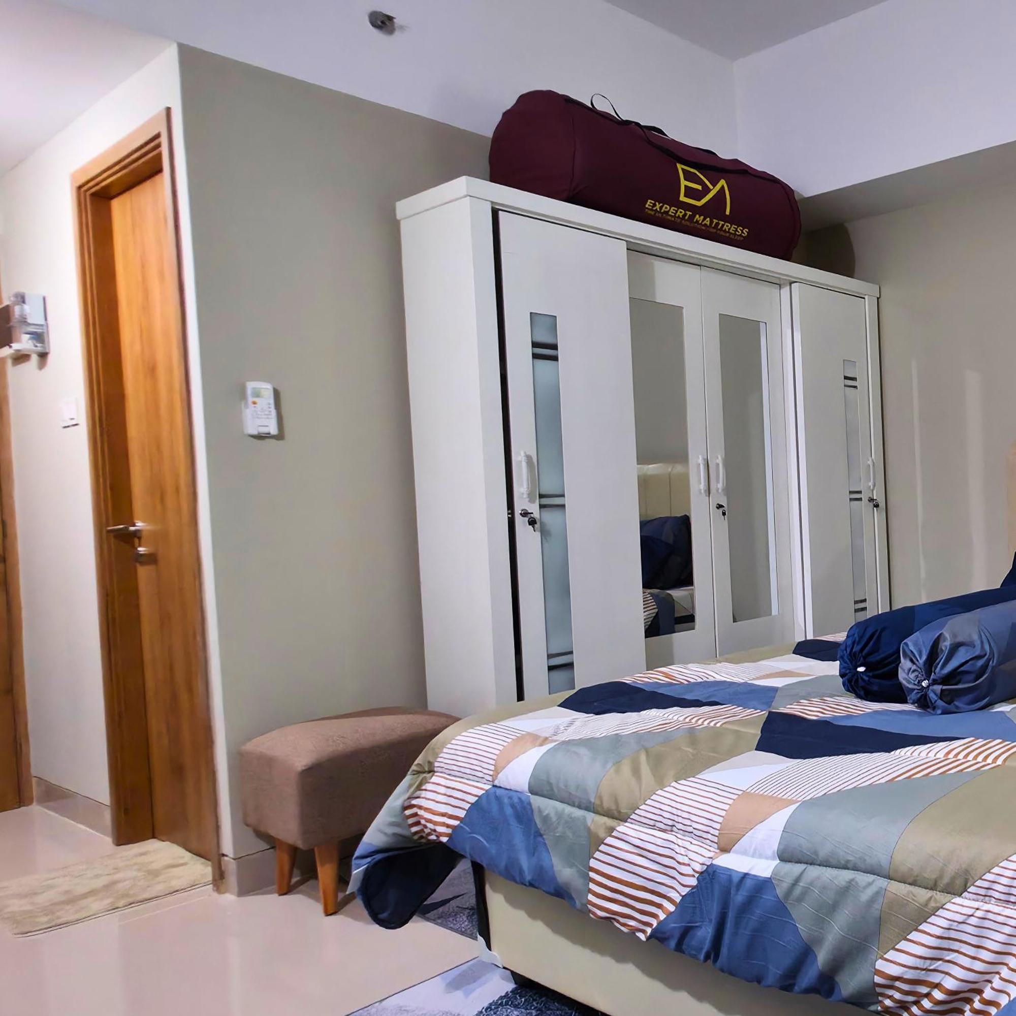 Paul's Lrt Jatibening With Swimming Pool View Apartemen