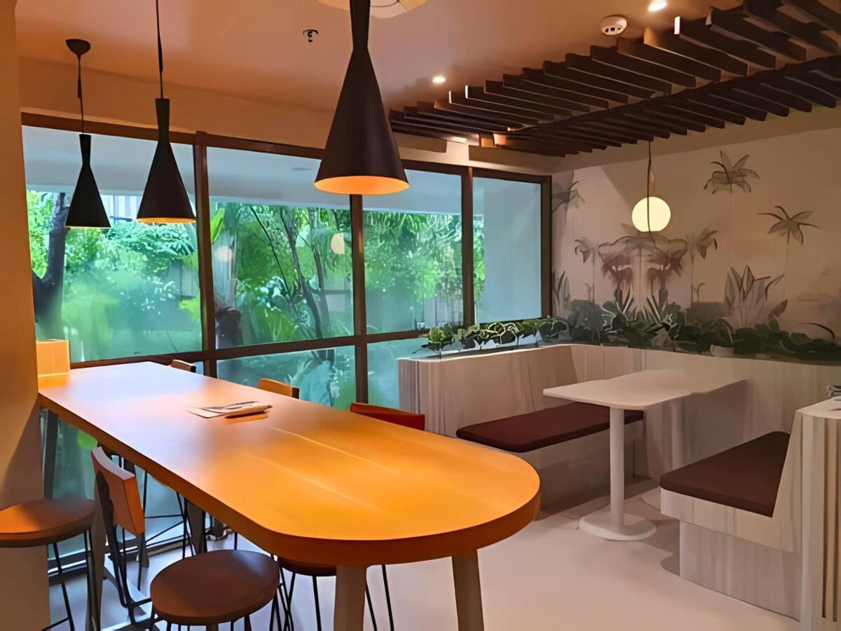 Paul's Lrt Jatibening With Swimming Pool View Apartemen *